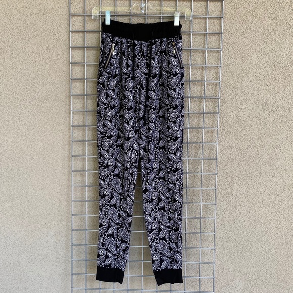 Paisley Print Loose Fit Harem Ankle Casual Pants - Picture 2 of 8